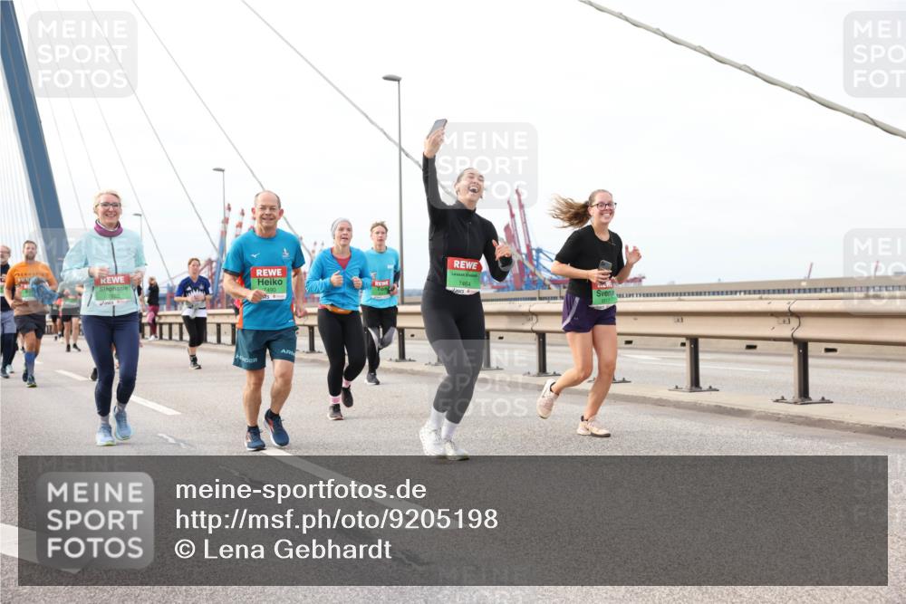 03.10.2025 - Köhlbrandbrückenlauf Lena Gebhardt http://msf.ph/oto/9205198 03.10.2025 16:00:14 Position 2 7922, 7490, 7464 meine-sportfotos.de