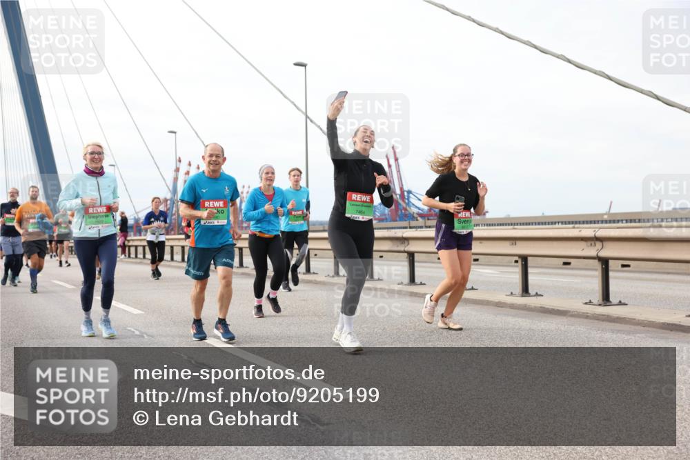 03.10.2025 - Köhlbrandbrückenlauf Lena Gebhardt http://msf.ph/oto/9205199 03.10.2025 16:00:14 Position 2 7464, 8517 meine-sportfotos.de
