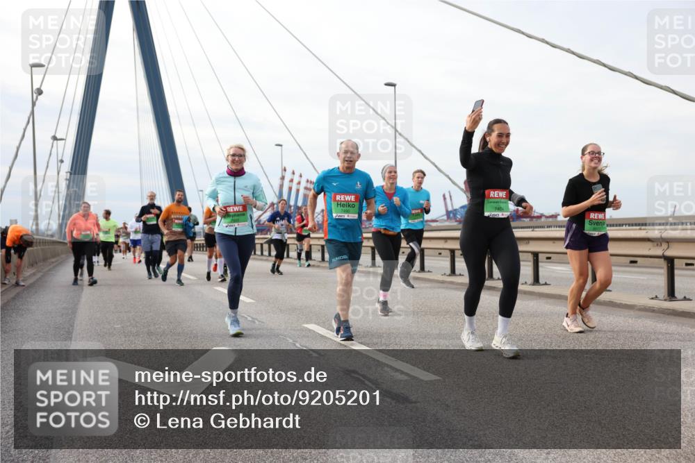 03.10.2025 - Köhlbrandbrückenlauf Lena Gebhardt http://msf.ph/oto/9205201 03.10.2025 16:00:14 Position 2 7490, 7464, 8517 meine-sportfotos.de