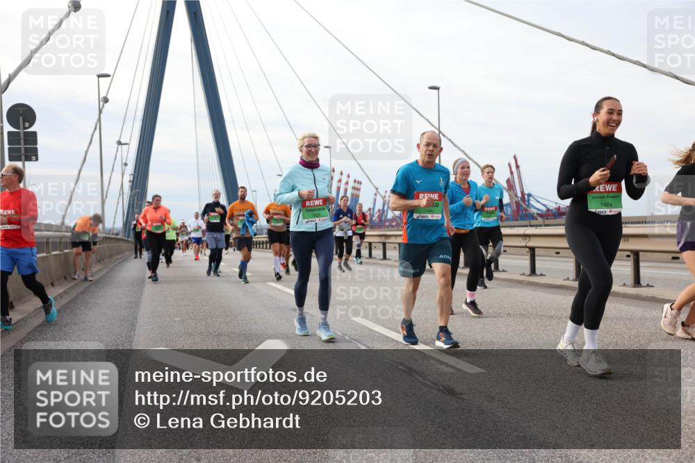 03.10.2025 - Köhlbrandbrückenlauf Lena Gebhardt http://msf.ph/oto/9205203 03.10.2025 16:00:14 Position 2 7490, 7464 meine-sportfotos.de