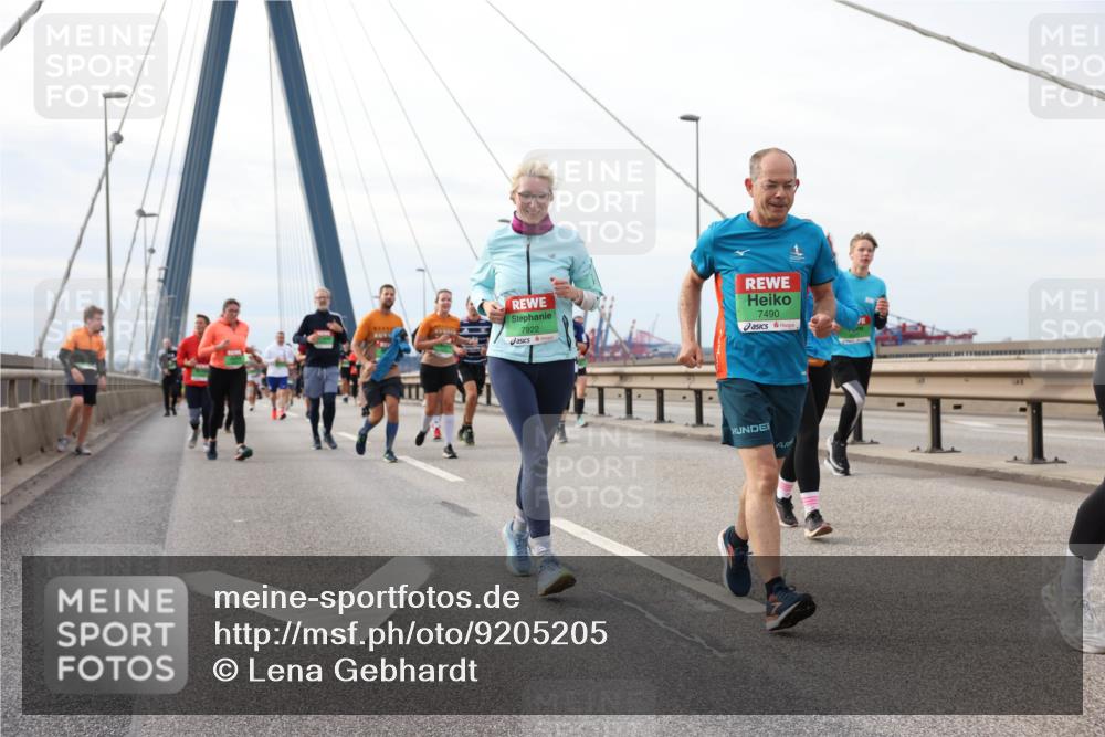 03.10.2025 - Köhlbrandbrückenlauf Lena Gebhardt http://msf.ph/oto/9205205 03.10.2025 16:00:15 Position 2 7922, 7490 meine-sportfotos.de