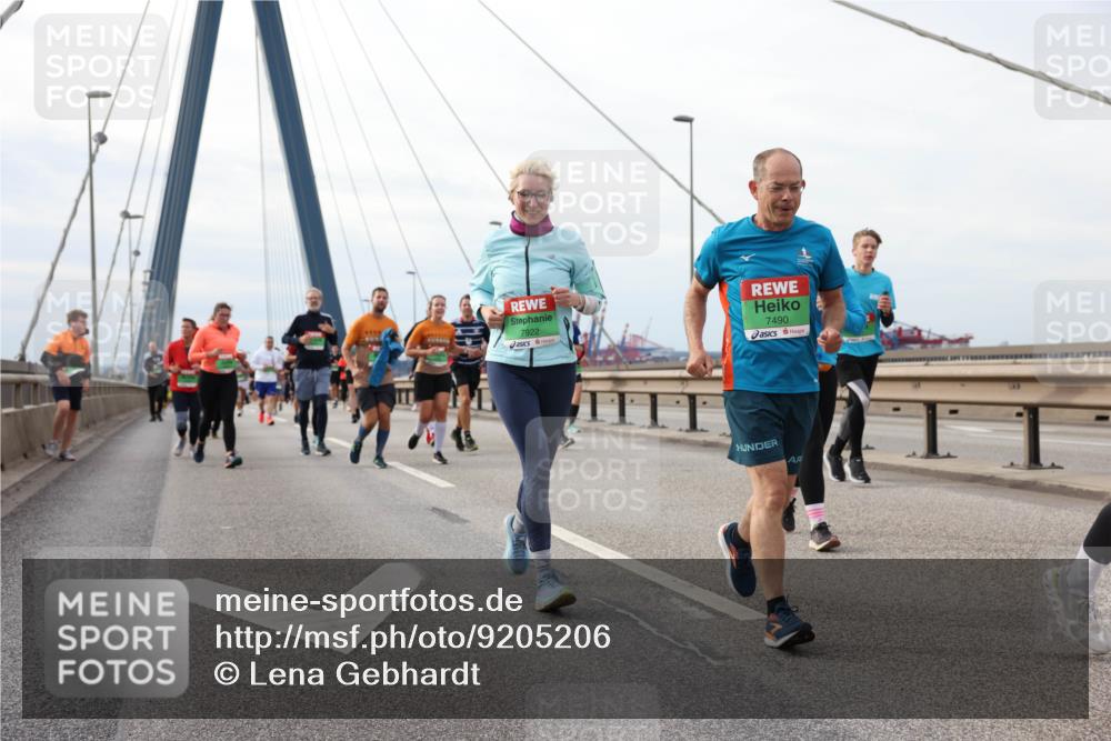 03.10.2025 - Köhlbrandbrückenlauf Lena Gebhardt http://msf.ph/oto/9205206 03.10.2025 16:00:15 Position 2 7922, 7490 meine-sportfotos.de