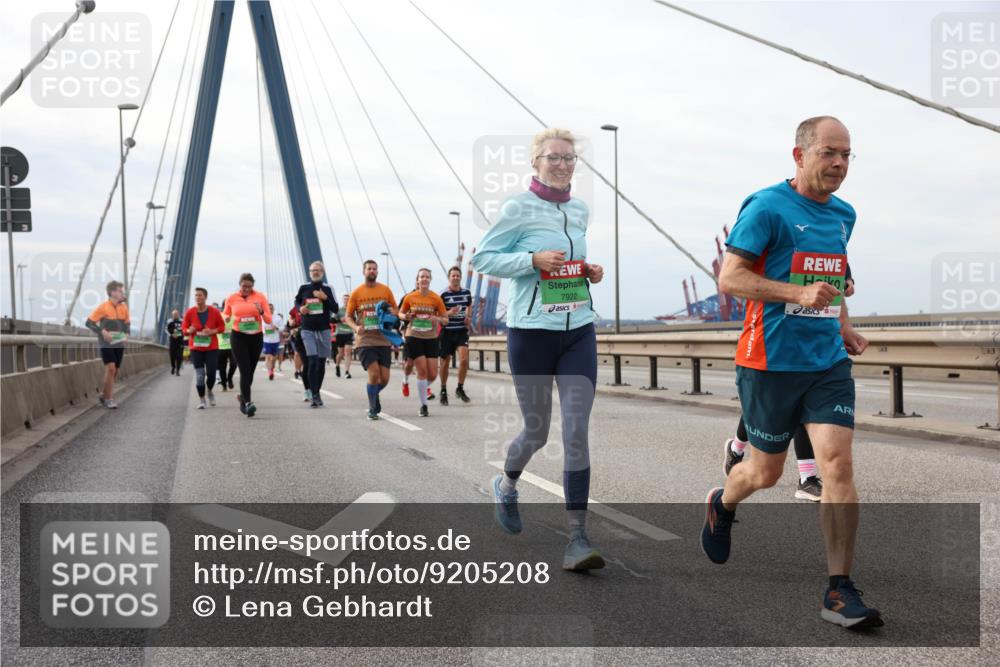 03.10.2025 - Köhlbrandbrückenlauf Lena Gebhardt http://msf.ph/oto/9205208 03.10.2025 16:00:15 Position 2 7922 meine-sportfotos.de