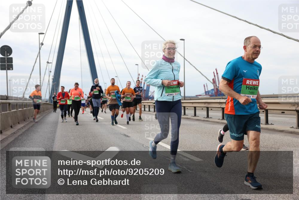 03.10.2025 - Köhlbrandbrückenlauf Lena Gebhardt http://msf.ph/oto/9205209 03.10.2025 16:00:15 Position 2 7922, 7490 meine-sportfotos.de