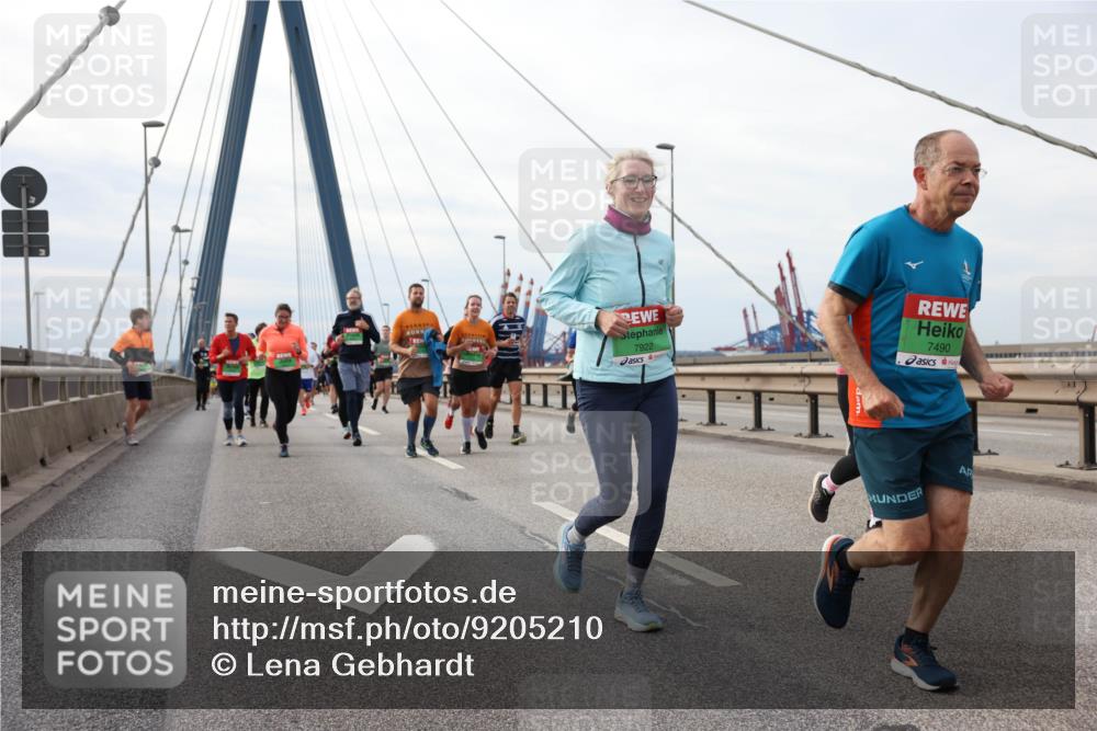 03.10.2025 - Köhlbrandbrückenlauf Lena Gebhardt http://msf.ph/oto/9205210 03.10.2025 16:00:15 Position 2 7922, 7490 meine-sportfotos.de