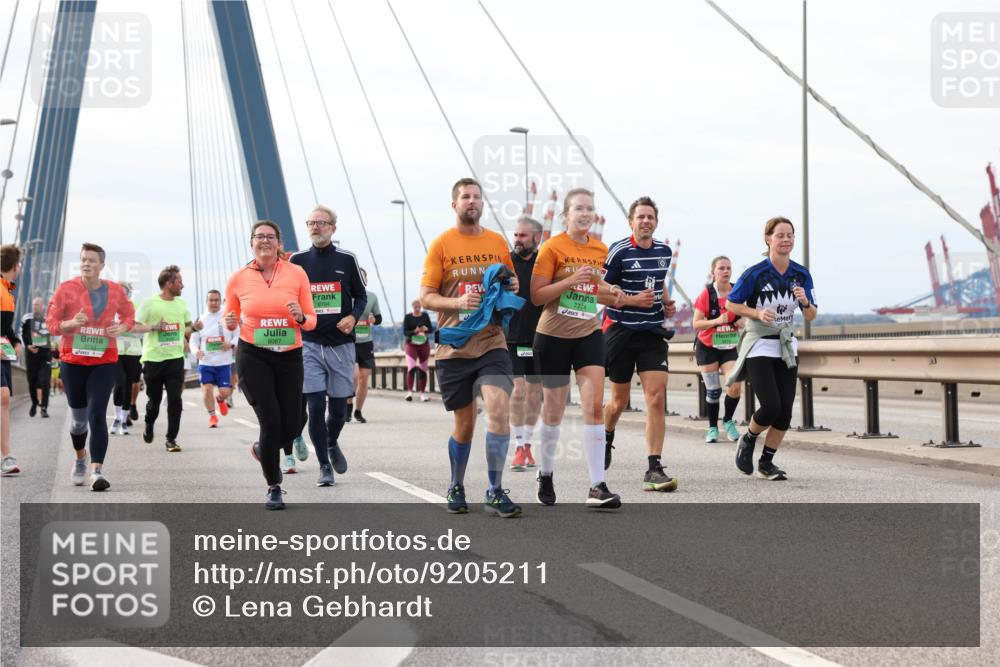03.10.2025 - Köhlbrandbrückenlauf Lena Gebhardt http://msf.ph/oto/9205211 03.10.2025 16:00:16 Position 2 8793, 8087, 8794, 7774 meine-sportfotos.de