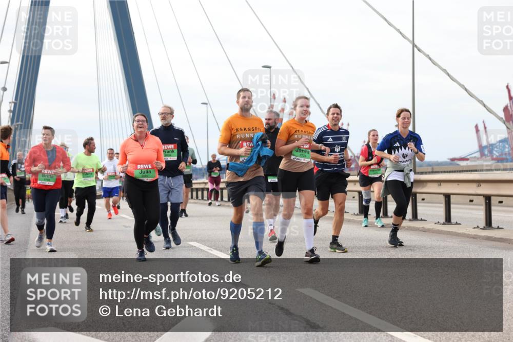 03.10.2025 - Köhlbrandbrückenlauf Lena Gebhardt http://msf.ph/oto/9205212 03.10.2025 16:00:16 Position 2 8793, 8087, 7774 meine-sportfotos.de