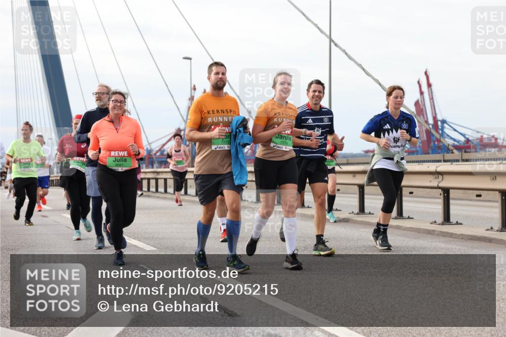 03.10.2025 - Köhlbrandbrückenlauf Lena Gebhardt http://msf.ph/oto/9205215 03.10.2025 16:00:17 Position 2 7773, 80871, 7774 meine-sportfotos.de