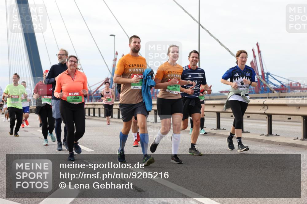 03.10.2025 - Köhlbrandbrückenlauf Lena Gebhardt http://msf.ph/oto/9205216 03.10.2025 16:00:17 Position 2 8087, 7773, 7774 meine-sportfotos.de