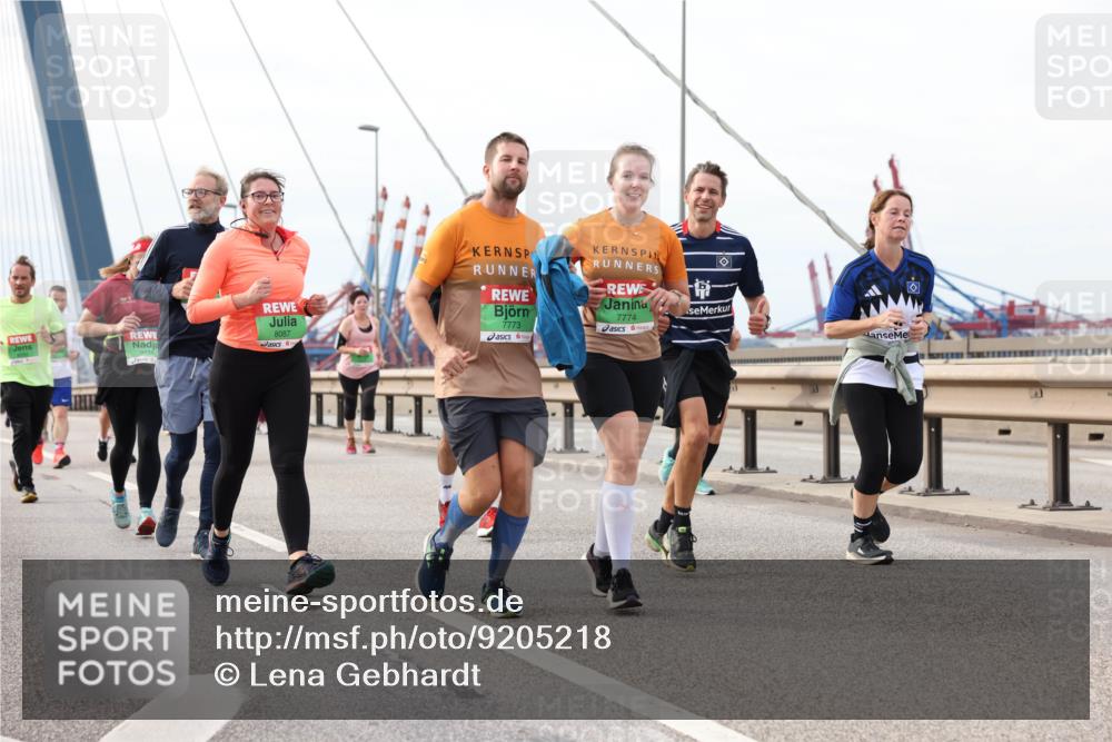 03.10.2025 - Köhlbrandbrückenlauf Lena Gebhardt http://msf.ph/oto/9205218 03.10.2025 16:00:17 Position 2 9434, 8087, 7773, 7774 meine-sportfotos.de