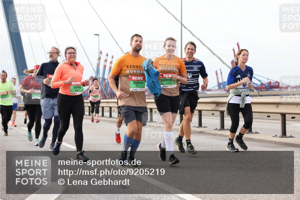 03.10.2025 - Köhlbrandbrückenlauf Lena Gebhardt http://msf.ph/oto/9205219 03.10.2025 16:00:17 Position 2 8087, 7773, 7774 meine-sportfotos.de