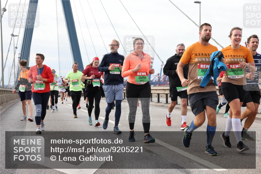 03.10.2025 - Köhlbrandbrückenlauf Lena Gebhardt http://msf.ph/oto/9205221 03.10.2025 16:00:18 Position 2 8793, 8794, 8087, 7774 meine-sportfotos.de