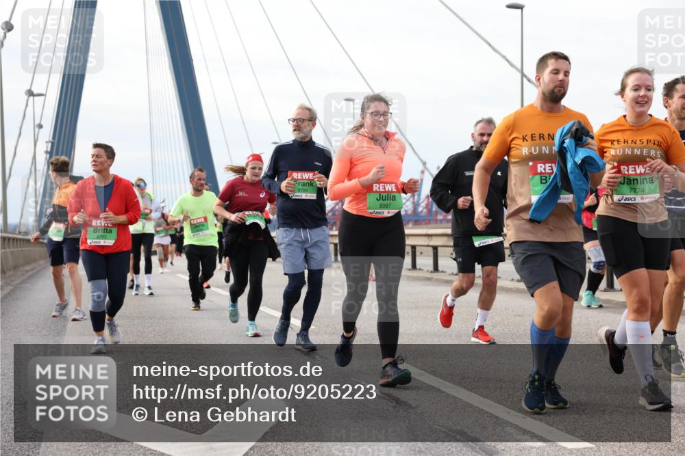 03.10.2025 - Köhlbrandbrückenlauf Lena Gebhardt http://msf.ph/oto/9205223 03.10.2025 16:00:18 Position 2 8793, 8794, 8087, 7774 meine-sportfotos.de