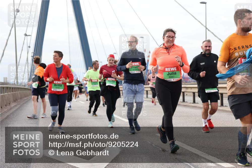 03.10.2025 - Köhlbrandbrückenlauf Lena Gebhardt http://msf.ph/oto/9205224 03.10.2025 16:00:18 Position 2 8793, 8794, 8087 meine-sportfotos.de