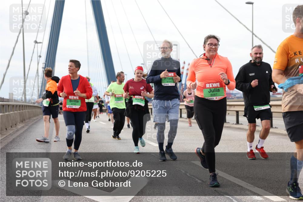 03.10.2025 - Köhlbrandbrückenlauf Lena Gebhardt http://msf.ph/oto/9205225 03.10.2025 16:00:18 Position 2 8793, 9434, 8794, 8087 meine-sportfotos.de