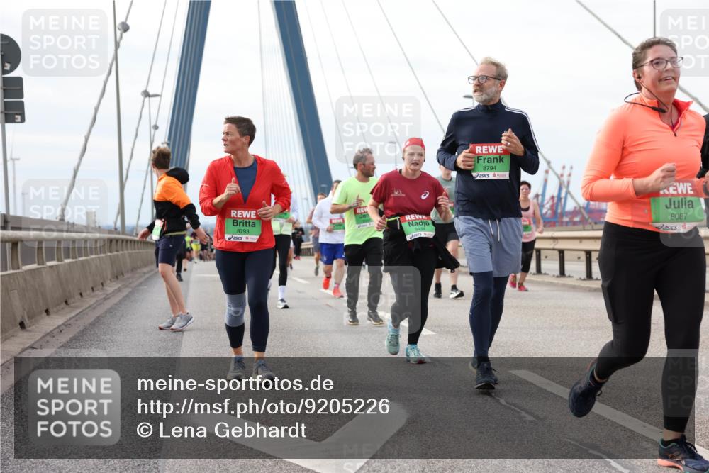 03.10.2025 - Köhlbrandbrückenlauf Lena Gebhardt http://msf.ph/oto/9205226 03.10.2025 16:00:19 Position 2 8793, 9434, 8794, 8087 meine-sportfotos.de