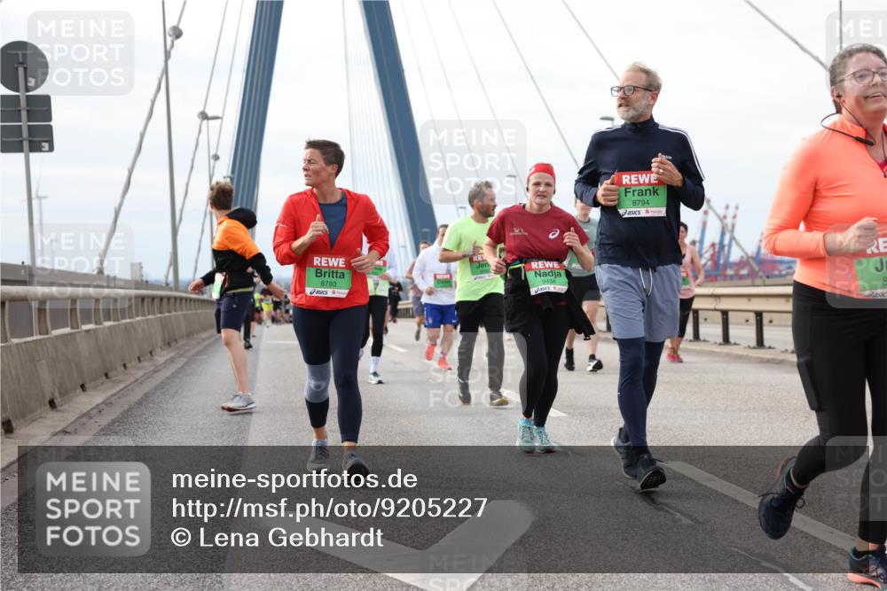 03.10.2025 - Köhlbrandbrückenlauf Lena Gebhardt http://msf.ph/oto/9205227 03.10.2025 16:00:19 Position 2 8793, 9434, 8794, 8 meine-sportfotos.de