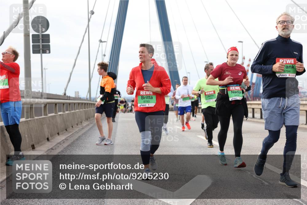 03.10.2025 - Köhlbrandbrückenlauf Lena Gebhardt http://msf.ph/oto/9205230 03.10.2025 16:00:19 Position 2 8793, 9434, 8794 meine-sportfotos.de