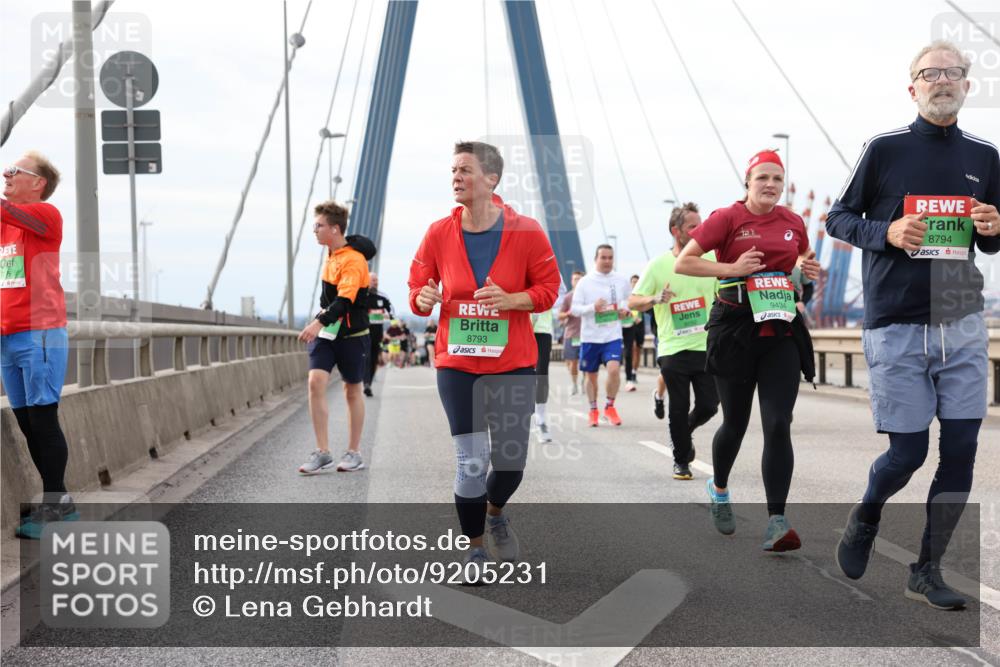 03.10.2025 - Köhlbrandbrückenlauf Lena Gebhardt http://msf.ph/oto/9205231 03.10.2025 16:00:19 Position 2 9434, 8794, 8793 meine-sportfotos.de