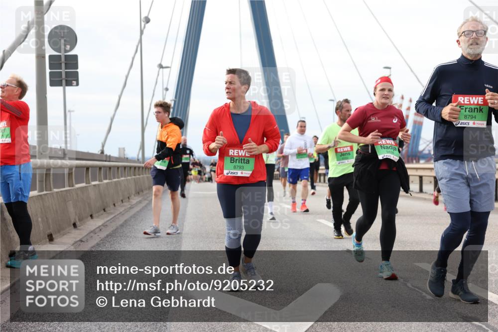03.10.2025 - Köhlbrandbrückenlauf Lena Gebhardt http://msf.ph/oto/9205232 03.10.2025 16:00:20 Position 2 8793, 9434, 8794 meine-sportfotos.de