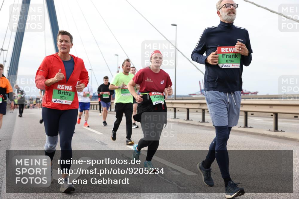 03.10.2025 - Köhlbrandbrückenlauf Lena Gebhardt http://msf.ph/oto/9205234 03.10.2025 16:00:20 Position 2 8793, 9434, 8794 meine-sportfotos.de