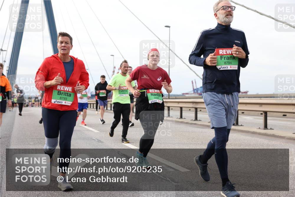 03.10.2025 - Köhlbrandbrückenlauf Lena Gebhardt http://msf.ph/oto/9205235 03.10.2025 16:00:20 Position 2 8793, 9434, 8794 meine-sportfotos.de