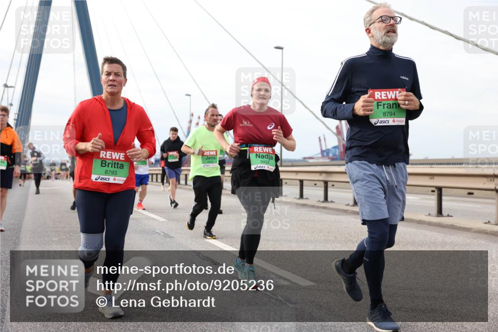 03.10.2025 - Köhlbrandbrückenlauf Lena Gebhardt http://msf.ph/oto/9205236 03.10.2025 16:00:20 Position 2 8793, 9434, 8794 meine-sportfotos.de