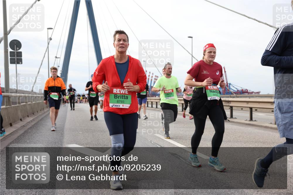 03.10.2025 - Köhlbrandbrückenlauf Lena Gebhardt http://msf.ph/oto/9205239 03.10.2025 16:00:21 Position 2 8793, 9434 meine-sportfotos.de