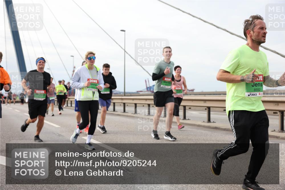 03.10.2025 - Köhlbrandbrückenlauf Lena Gebhardt http://msf.ph/oto/9205244 03.10.2025 16:00:23 Position 2 8552 meine-sportfotos.de