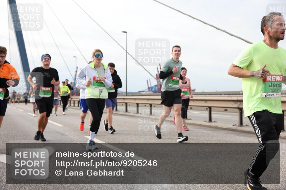 03.10.2025 - Köhlbrandbrückenlauf Lena Gebhardt http://msf.ph/oto/9205246 03.10.2025 16:00:23 Position 2 431, 8552 meine-sportfotos.de