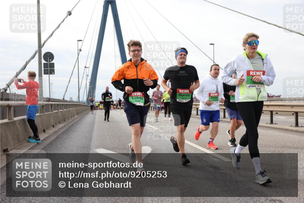 03.10.2025 - Köhlbrandbrückenlauf Lena Gebhardt http://msf.ph/oto/9205253 03.10.2025 16:00:24 Position 2 8972, 7636, 8270, 8603 meine-sportfotos.de