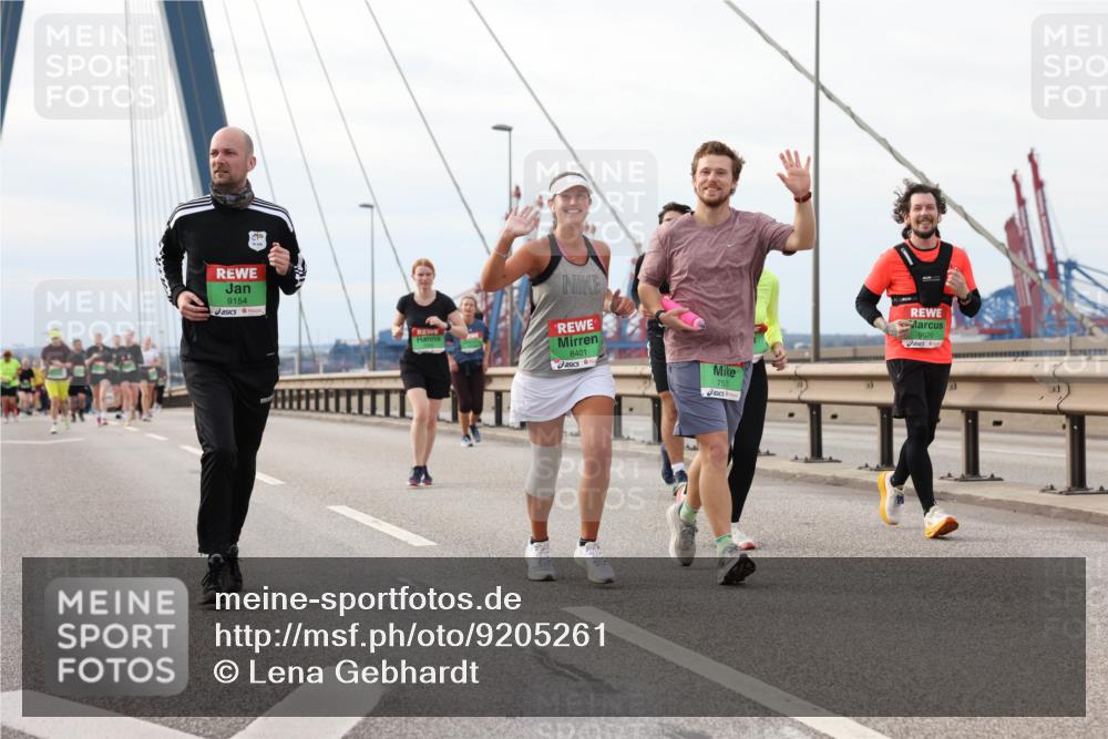 03.10.2025 - Köhlbrandbrückenlauf Lena Gebhardt http://msf.ph/oto/9205261 03.10.2025 16:00:26 Position 2 9154, 8401, 7511, 9070 meine-sportfotos.de