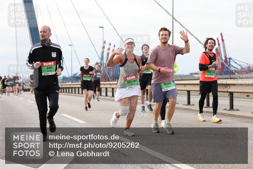 03.10.2025 - Köhlbrandbrückenlauf Lena Gebhardt http://msf.ph/oto/9205262 03.10.2025 16:00:26 Position 2 9154, 8401, 7571, 9070 meine-sportfotos.de