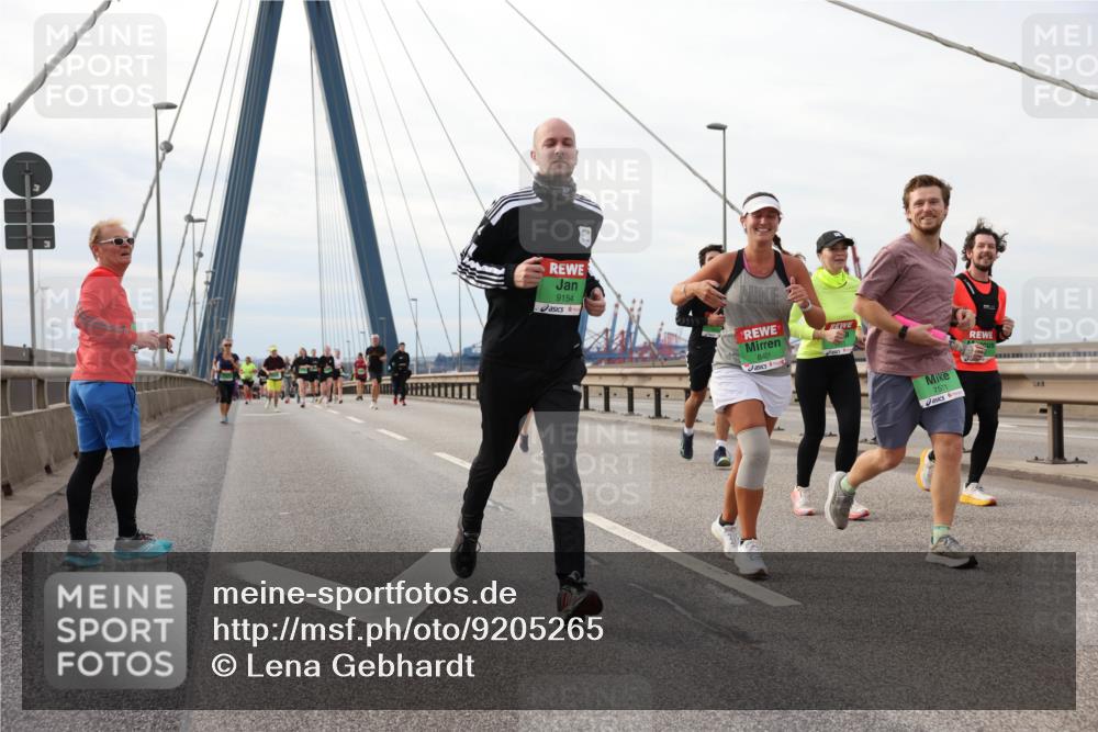 03.10.2025 - Köhlbrandbrückenlauf Lena Gebhardt http://msf.ph/oto/9205265 03.10.2025 16:00:27 Position 2 9154, 8401, 7571 meine-sportfotos.de