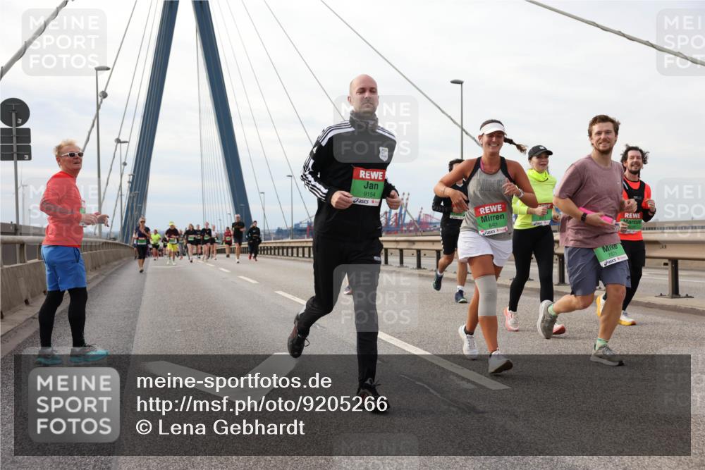 03.10.2025 - Köhlbrandbrückenlauf Lena Gebhardt http://msf.ph/oto/9205266 03.10.2025 16:00:27 Position 2 9154, 8401, 7571 meine-sportfotos.de