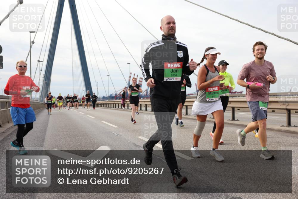 03.10.2025 - Köhlbrandbrückenlauf Lena Gebhardt http://msf.ph/oto/9205267 03.10.2025 16:00:27 Position 2 9154, 8401, 75 meine-sportfotos.de