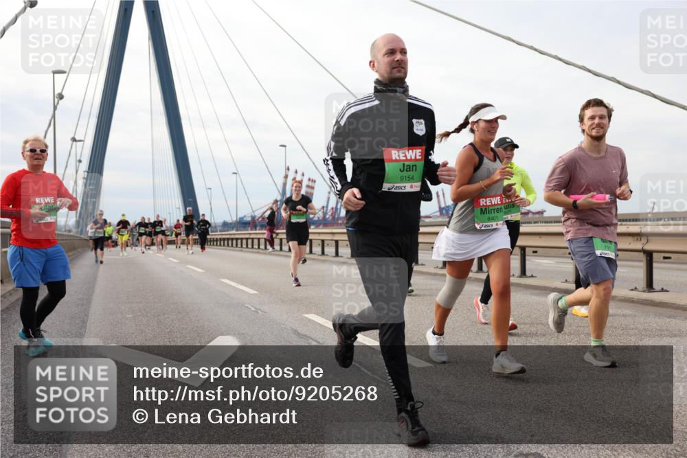 03.10.2025 - Köhlbrandbrückenlauf Lena Gebhardt http://msf.ph/oto/9205268 03.10.2025 16:00:27 Position 2 9154, 8401, 75 meine-sportfotos.de