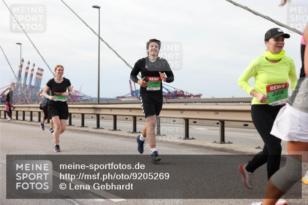 03.10.2025 - Köhlbrandbrückenlauf Lena Gebhardt http://msf.ph/oto/9205269 03.10.2025 16:00:28 Position 2 9430, 9071 meine-sportfotos.de