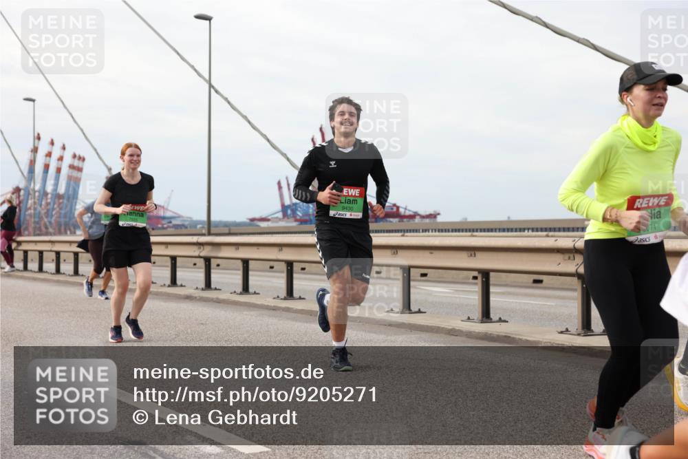 03.10.2025 - Köhlbrandbrückenlauf Lena Gebhardt http://msf.ph/oto/9205271 03.10.2025 16:00:28 Position 2 9430, 071 meine-sportfotos.de