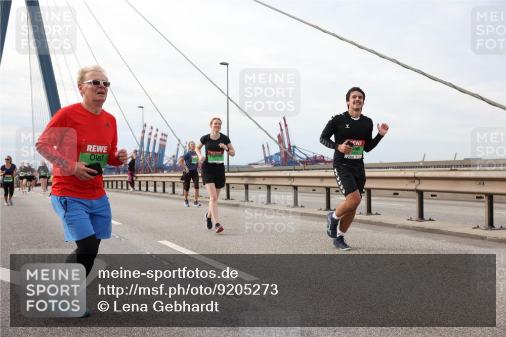 03.10.2025 - Köhlbrandbrückenlauf Lena Gebhardt http://msf.ph/oto/9205273 03.10.2025 16:00:29 Position 2 9430 meine-sportfotos.de