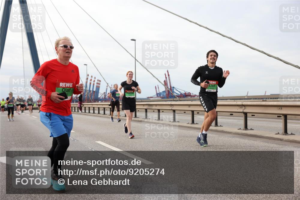 03.10.2025 - Köhlbrandbrückenlauf Lena Gebhardt http://msf.ph/oto/9205274 03.10.2025 16:00:29 Position 2 9430 meine-sportfotos.de