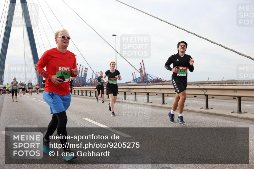 03.10.2025 - Köhlbrandbrückenlauf Lena Gebhardt http://msf.ph/oto/9205275 03.10.2025 16:00:29 Position 2 75, 9430 meine-sportfotos.de