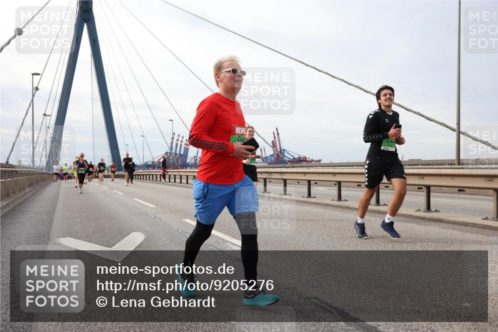 03.10.2025 - Köhlbrandbrückenlauf Lena Gebhardt http://msf.ph/oto/9205276 03.10.2025 16:00:29 Position 2  meine-sportfotos.de