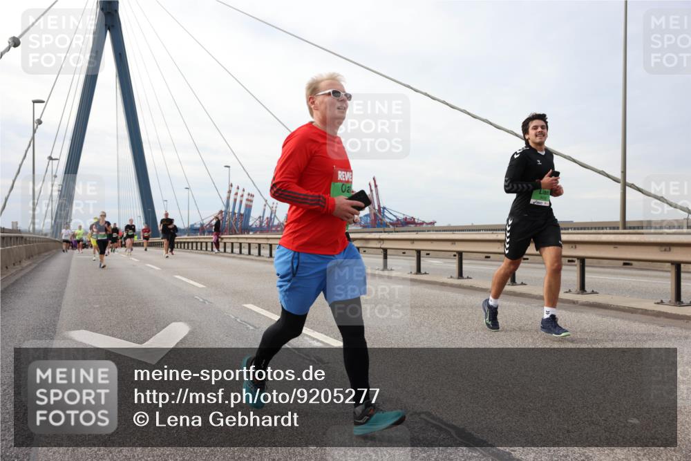 03.10.2025 - Köhlbrandbrückenlauf Lena Gebhardt http://msf.ph/oto/9205277 03.10.2025 16:00:29 Position 2  meine-sportfotos.de