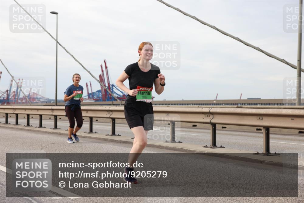 03.10.2025 - Köhlbrandbrückenlauf Lena Gebhardt http://msf.ph/oto/9205279 03.10.2025 16:00:30 Position 2 7925 meine-sportfotos.de