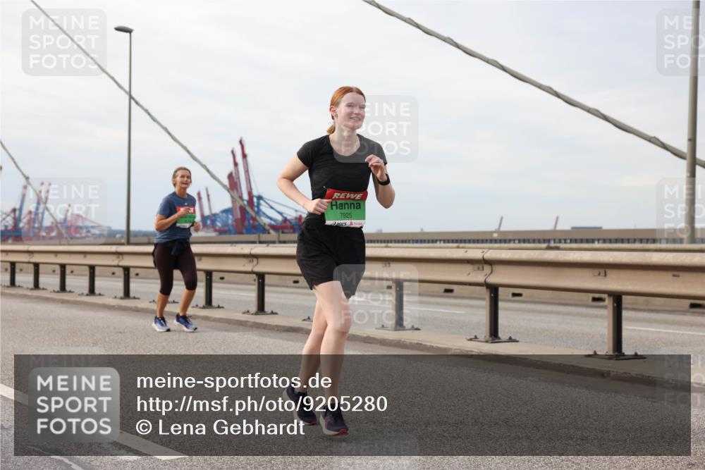 03.10.2025 - Köhlbrandbrückenlauf Lena Gebhardt http://msf.ph/oto/9205280 03.10.2025 16:00:30 Position 2 7925 meine-sportfotos.de