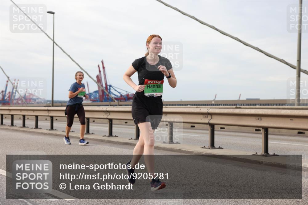 03.10.2025 - Köhlbrandbrückenlauf Lena Gebhardt http://msf.ph/oto/9205281 03.10.2025 16:00:30 Position 2 7925 meine-sportfotos.de