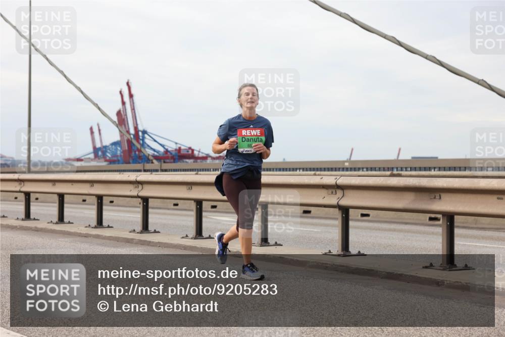03.10.2025 - Köhlbrandbrückenlauf Lena Gebhardt http://msf.ph/oto/9205283 03.10.2025 16:00:31 Position 2 85 meine-sportfotos.de
