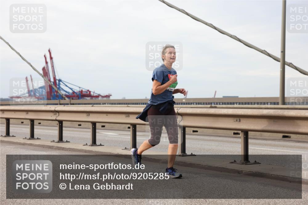 03.10.2025 - Köhlbrandbrückenlauf Lena Gebhardt http://msf.ph/oto/9205285 03.10.2025 16:00:32 Position 2 8518 meine-sportfotos.de