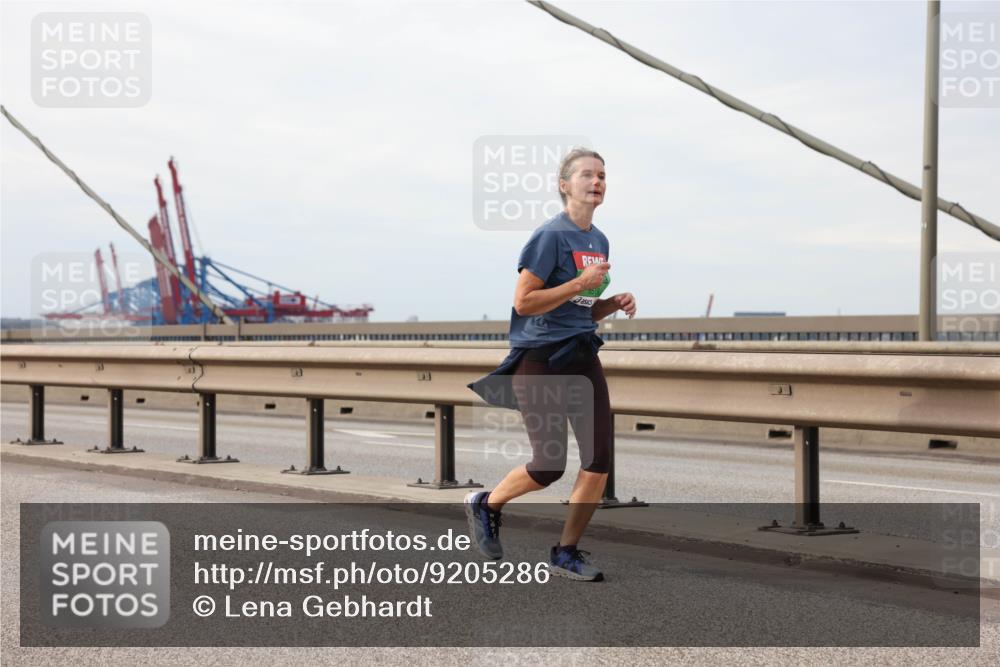 03.10.2025 - Köhlbrandbrückenlauf Lena Gebhardt http://msf.ph/oto/9205286 03.10.2025 16:00:32 Position 2 2519 meine-sportfotos.de